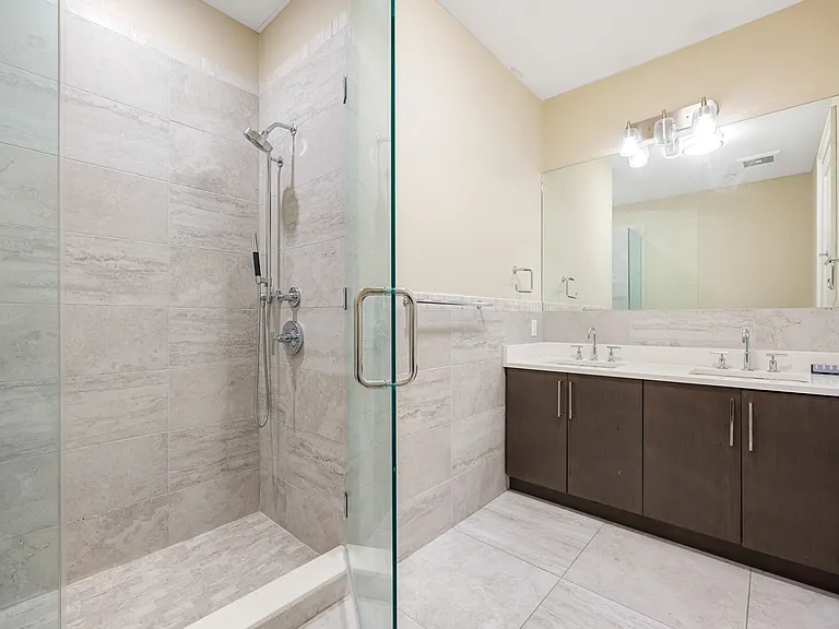 10 Main St #101 — Photo 15
