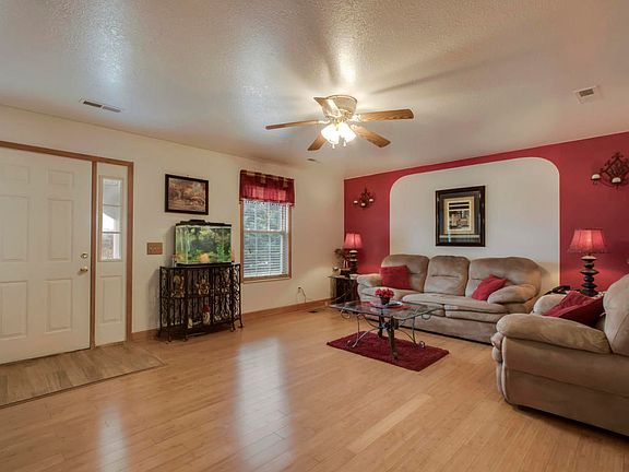 4th image of 108 Wintergreen Dr