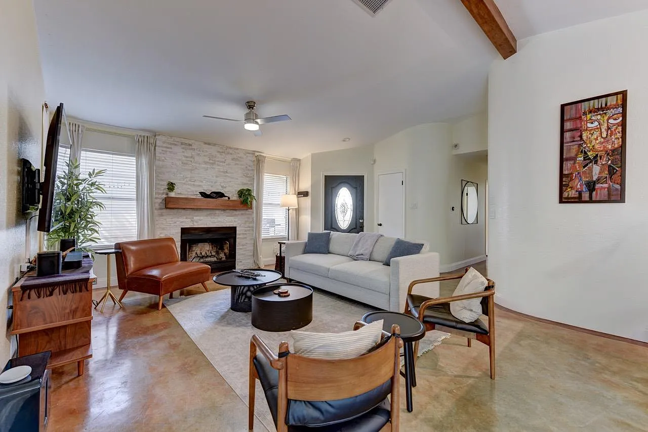 3 bed, 2.0 bath, 1228 sqft, $2,499 — Photo 4