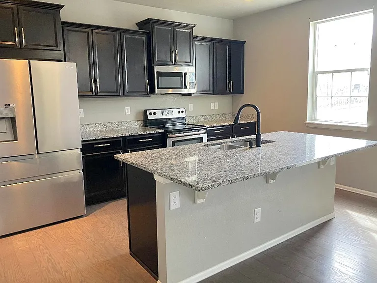 1140 W 170th Ave — Photo 3