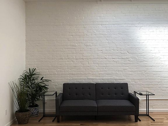 4th image of 36 Waverly Pl Ste 3