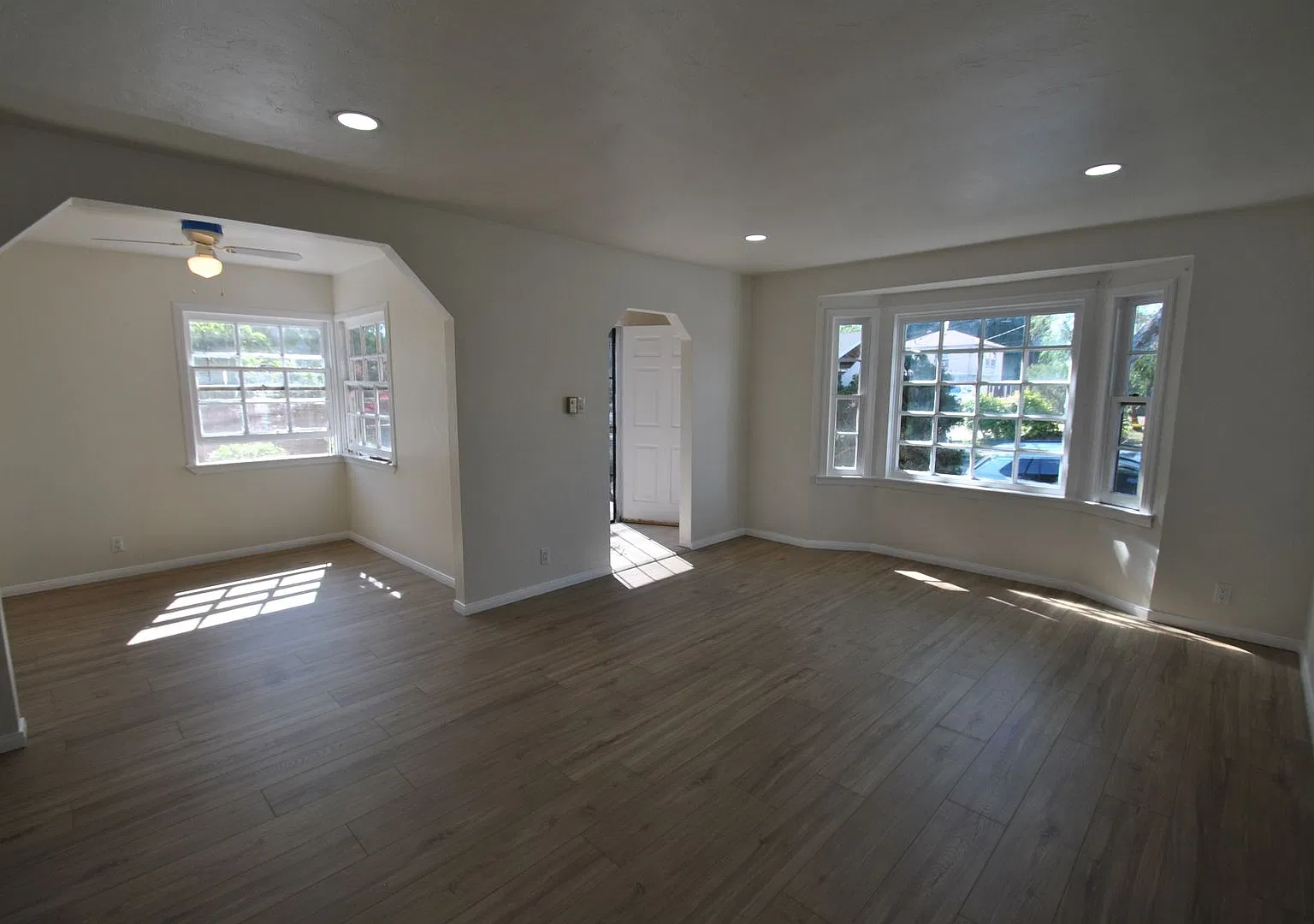 Signal Hill 1-Bedroom Back House with Side Yard, Patio & Washer/Dryer Hookups — Photo 4