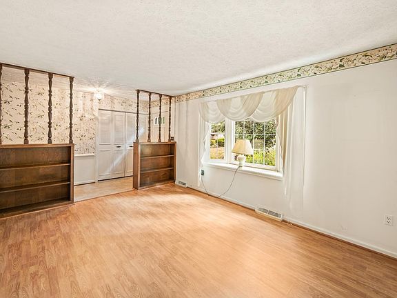 5th image of 103 Berkley Pl