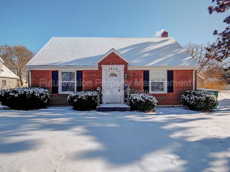1512 N May St — Photo 1