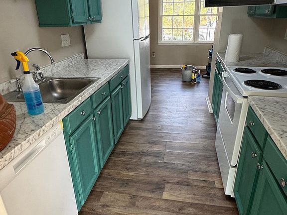 4th image of 2421 Commonwealth Ave