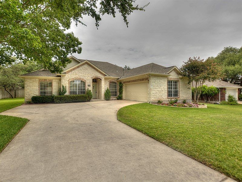 1st image of 1020 Forest Bluff Trl