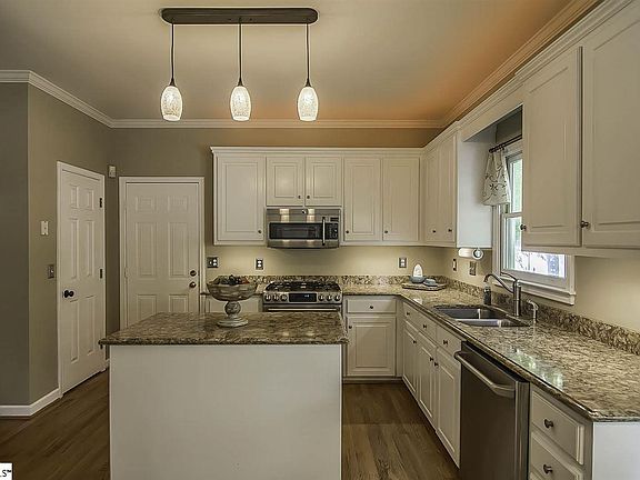 3rd image of 211 Sun Garden Ct