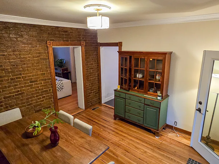 209 W Clay St — Photo 14