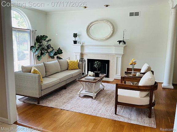 4th image of 1822 Lexington Dr