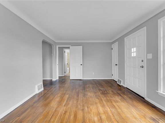 5th image of 10623 Wadsworth Ave