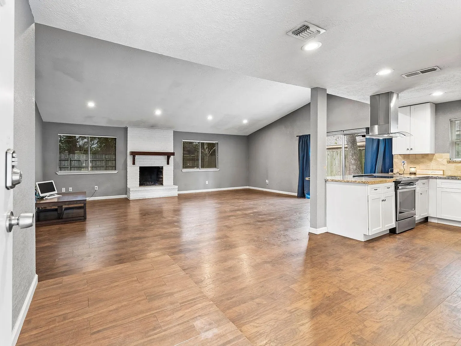 3 bed, 2.0 bath, 1484 sqft, $1,900 — Photo 4
