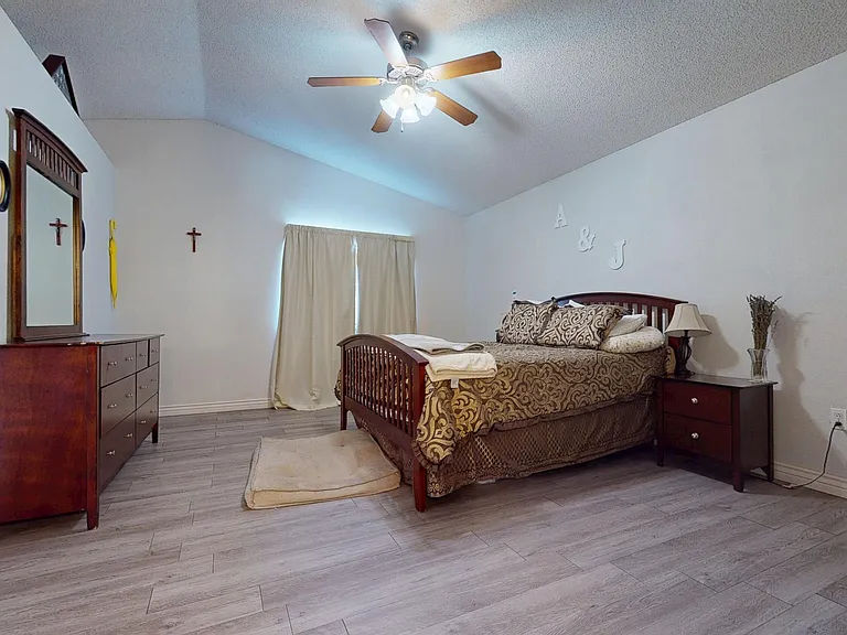 3249 Emerald Point Dr — Photo 22