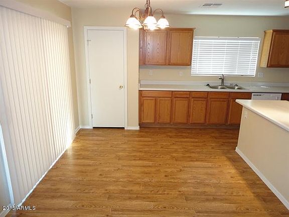 4th image of 817 N 111th Ln