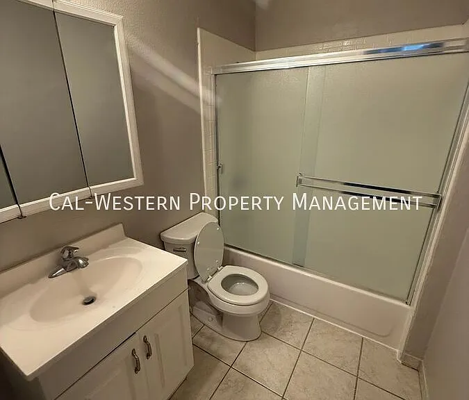 684 Richmond Ave — Photo 9