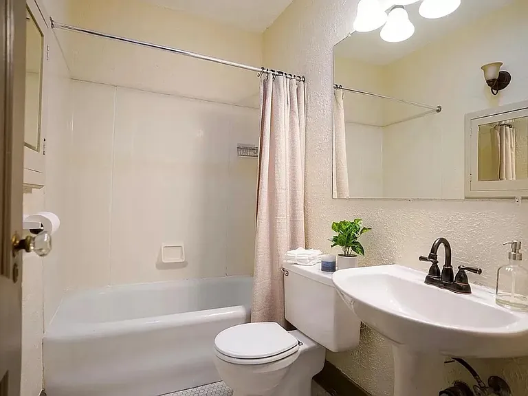 4020 Harrison St #B — Photo 6