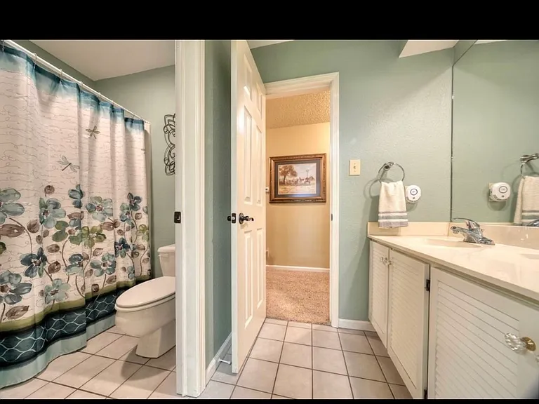 1379 Bridle Path Ln — Photo 2