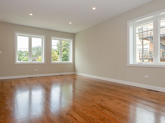 3rd image of 3519 S Oakley Ave