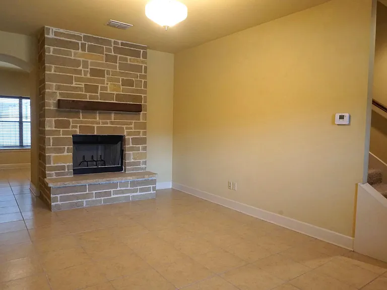 903 Wilcrest Pl — Photo 1