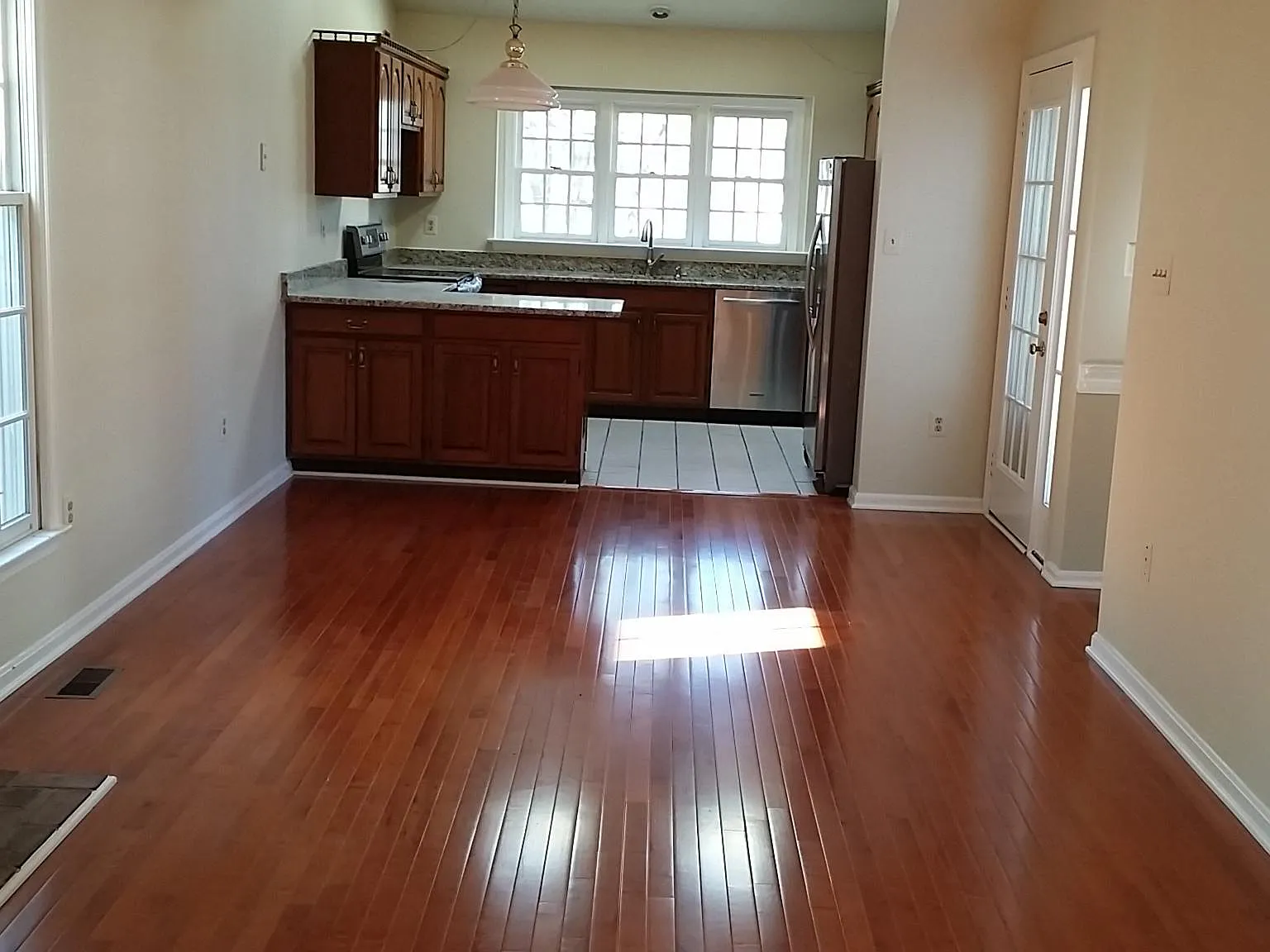 4 bed, 3.5 bath, 3000 sqft, $4,750 — Photo 4