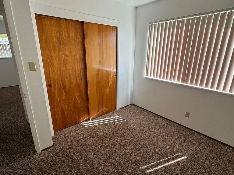 Hutchins 623 S — Photo 16