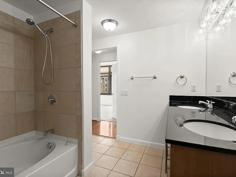 1021 Garfield St #905 — Photo 33