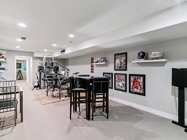 2428 N Clarkson St — Photo 31