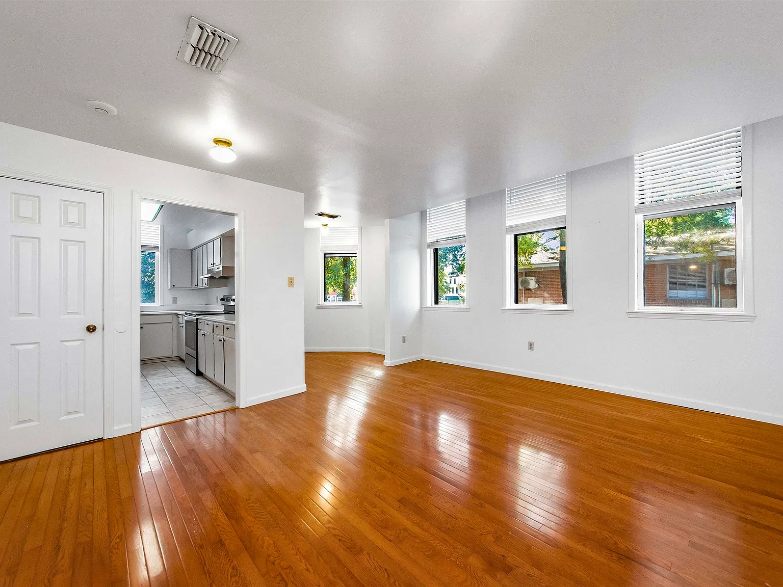 2 bed, 2.0 bath, 1100 sqft, $1,200 — Photo 1