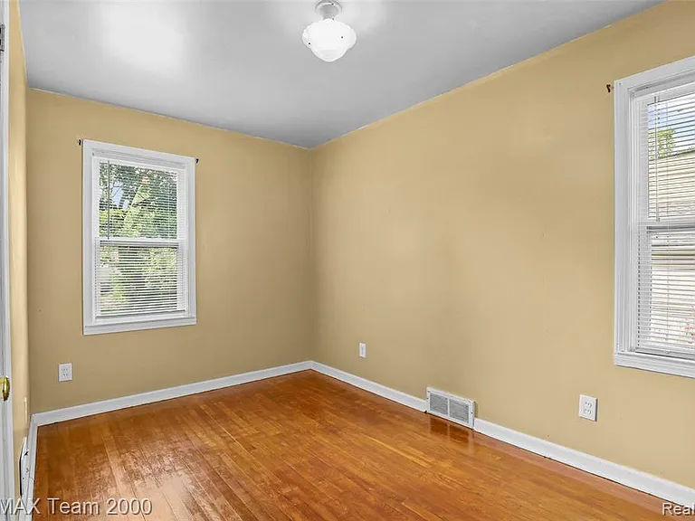 3130 Chestnut St — Photo 16