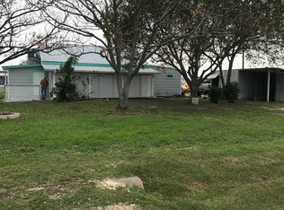 101 W Sagebrush St, Rockport, TX 78382