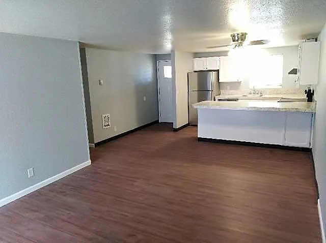 Churchill Village Apartments — Photo 118
