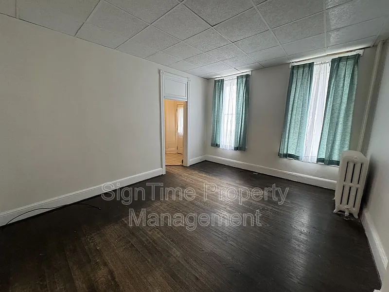Building Photo - 42 E Franklin St