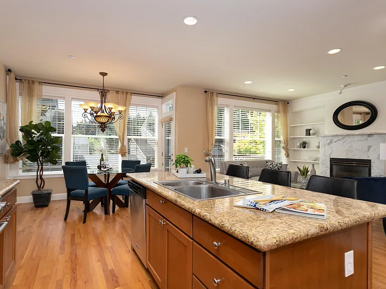 1348 Bellevue Way SE #1348 — Photo 10