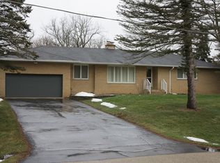 26164 N Willow Rd, Barrington, IL 60010