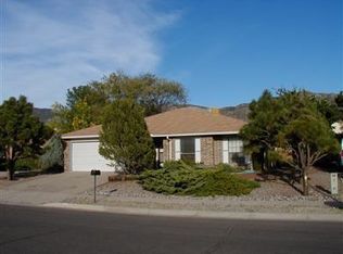1136 Stutz Dr NE, Albuquerque, NM 87123
