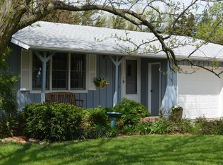 713 Lewis Dr, Hesston, KS 67062