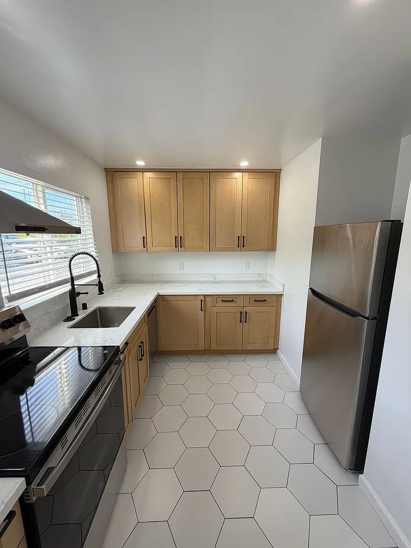 10-14 Poinsettia Ave #2 photo 1