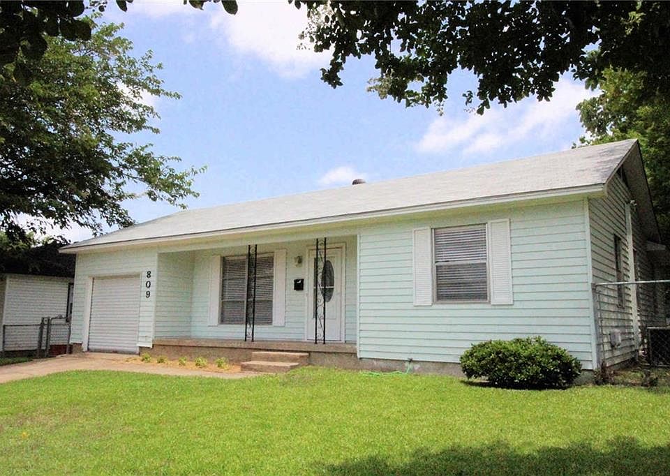 1st image of 809 Armstrong Dr