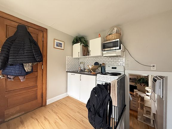 2nd image of 1514 Golden Ave APT 3