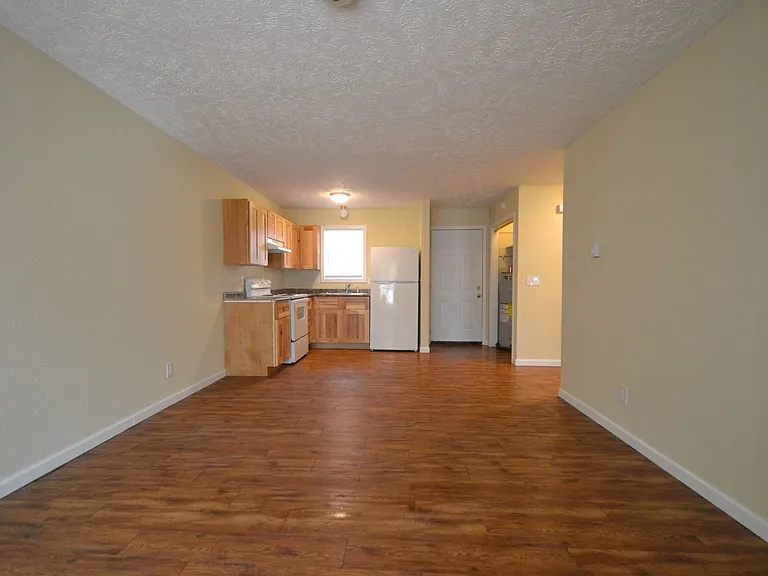 216 W Austin St — Photo 2