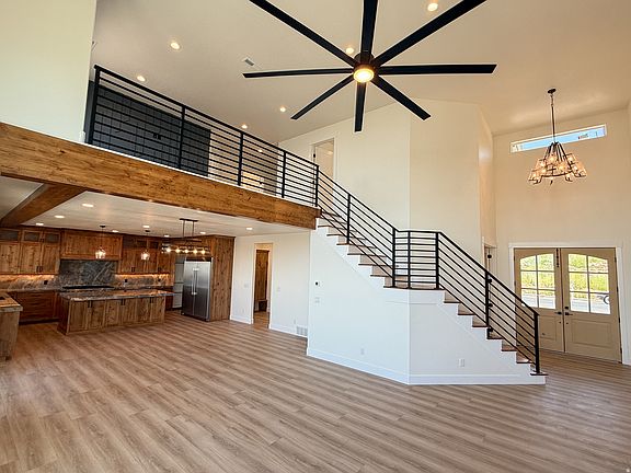 4th image of 764 E Mountain Rd