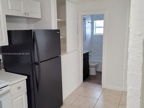 4th image of 528 NW 23rd Ave #2