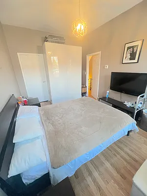 Rented by REALTY QUEST NEW YORK INC | media 43