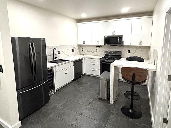 4th image of 2300 Fruitvale Ave #A