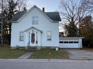 29 State St, Marinette, WI 54143