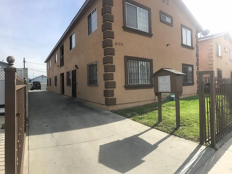 8106 S San Pedro St #3 — Photo 1