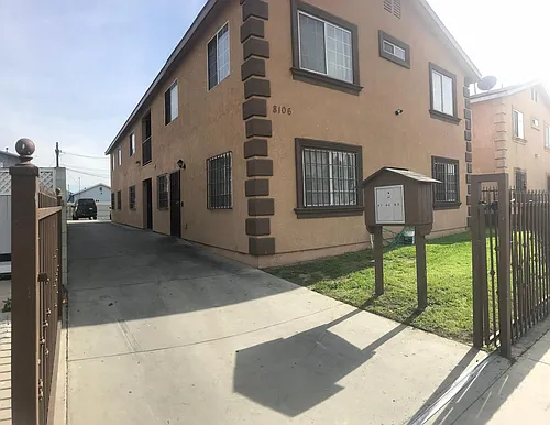 8106 S San Pedro St #3 Photo 1