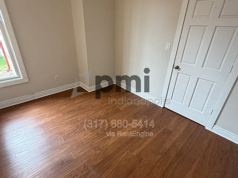 233 N East St — Photo 30