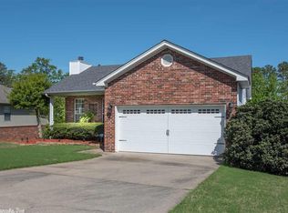 25 W Point Dr, Maumelle, AR 72113