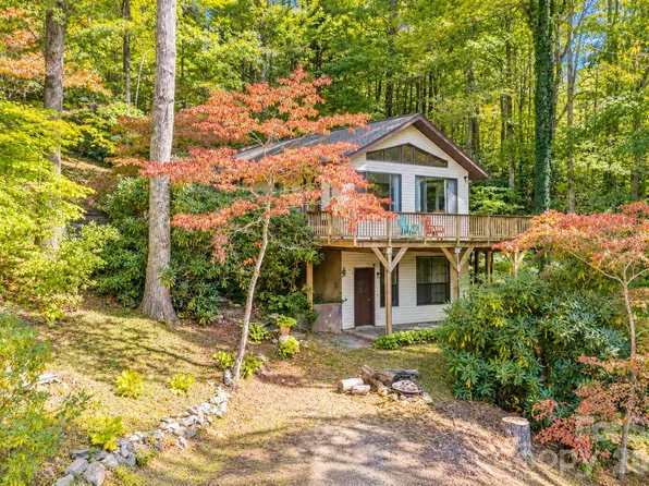 414 Bear Lake Cir, Whittier, NC 28789
