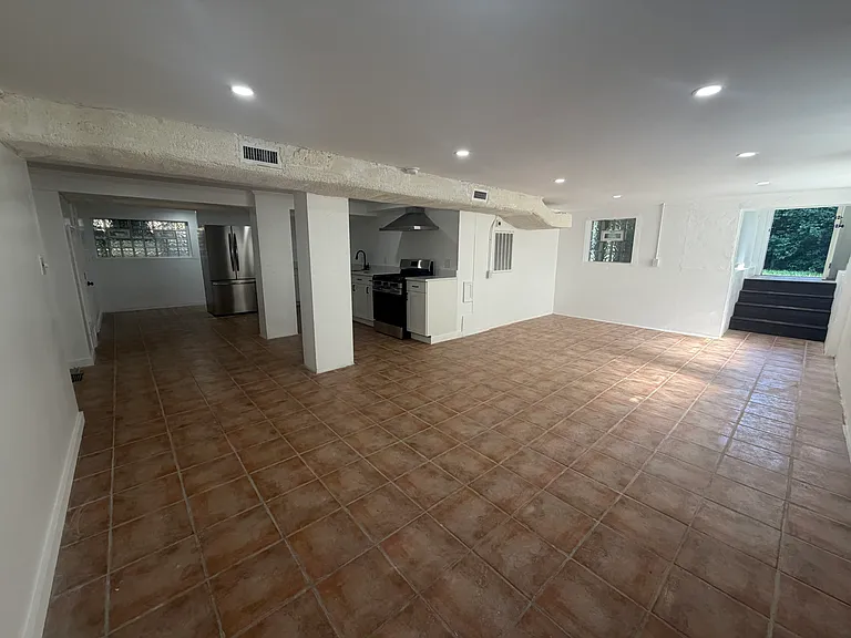 8 Saint Margaret St #B — Photo 4